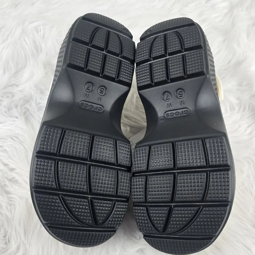 CROCS leave standout